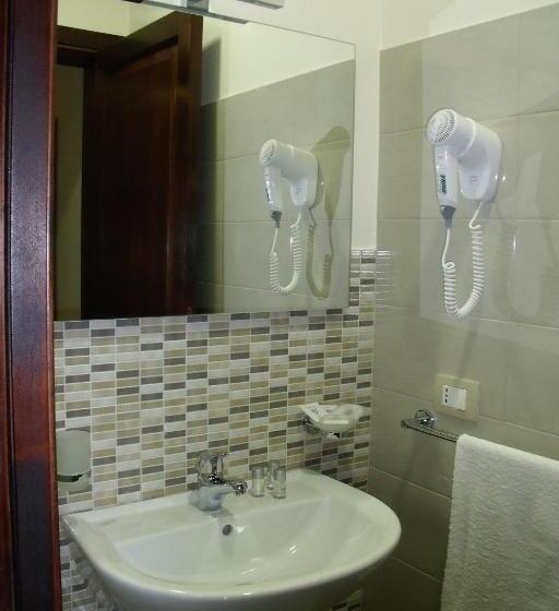 غرفة قياسية ثلاثية مزودة بشرفة, B&b Palazzo Tornabene