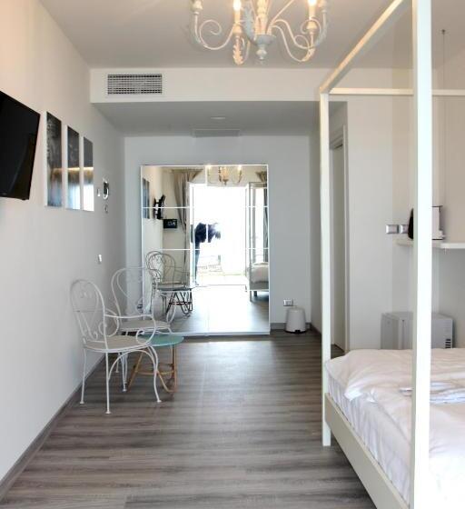 小型套房, Oliveto