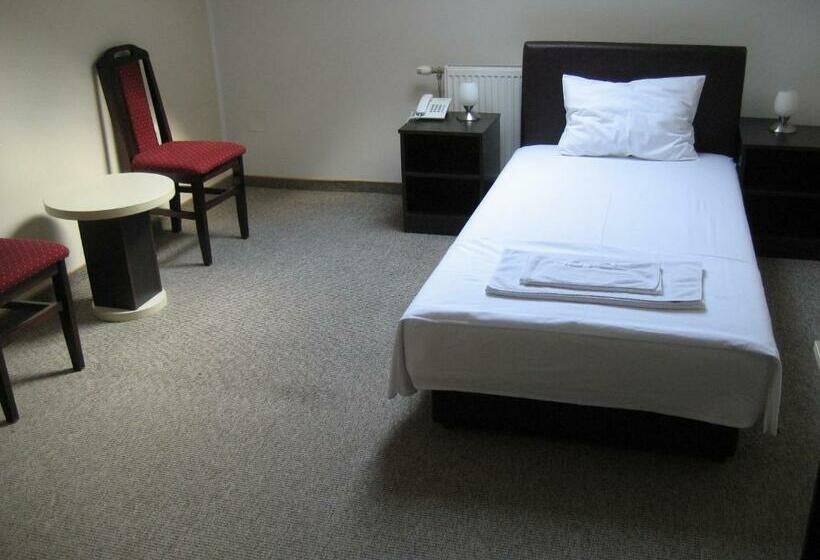 اتاق استاندارد یک نفره, Feniks Požarevac