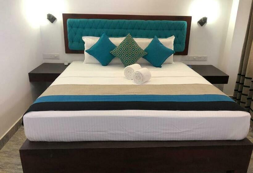 חדר סטנדרט לשלושה, The Bay