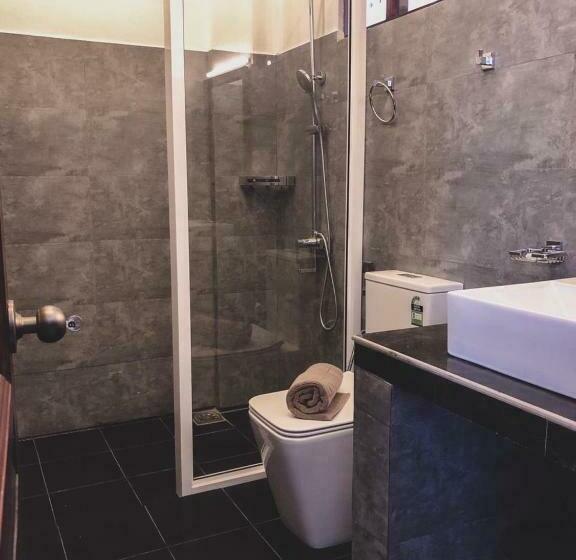 חדר דלוקס לשלושה עם נו לים, The Bay