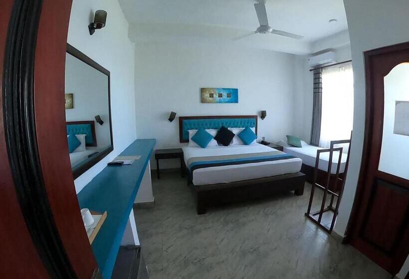 חדר סטנדרט לשלושה עם מרפסת, The Bay