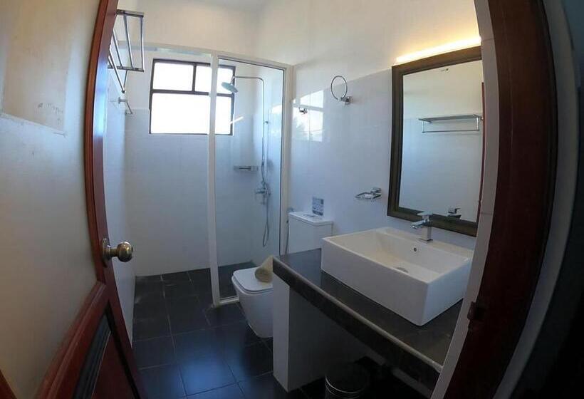 חדר משפחתי, The Bay