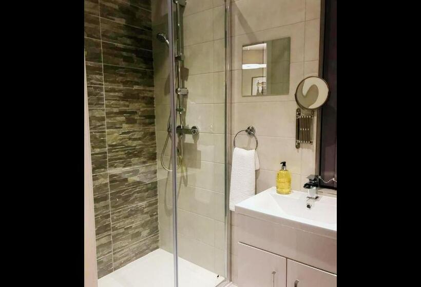 غرفة سوبيريور, Anson Studios Walsall M6, J10