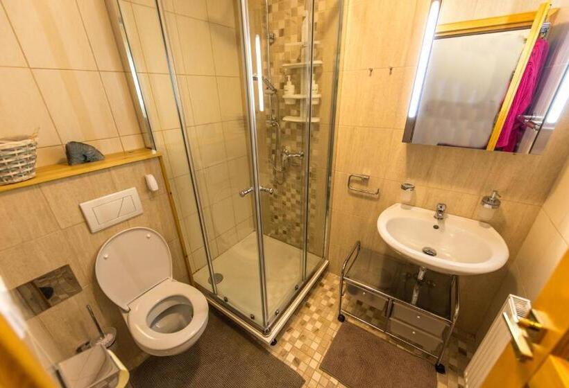 דירת שני חדרים עם מרפת, Moroder Haus