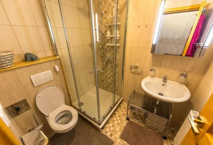 2 Sovrumslägenhet med Balkong, Moroder Haus