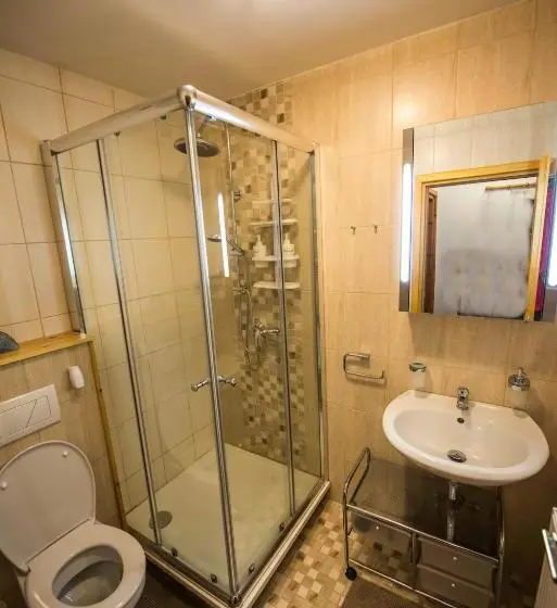 2 Sovrumslägenhet med Balkong, Moroder Haus