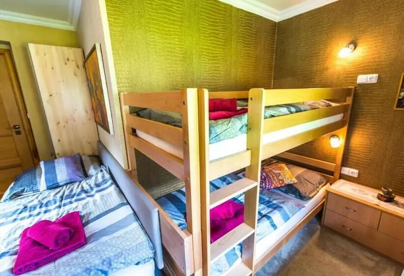 2 Sovrumslägenhet med Balkong, Moroder Haus