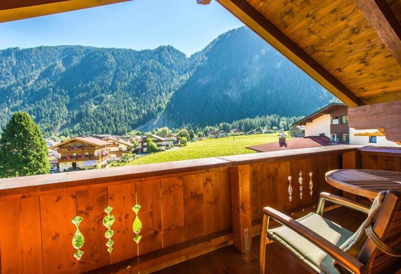 סוויטה עם מרפסת, Moroder Haus