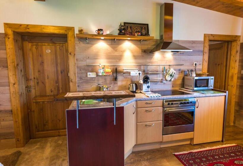 סוויטה עם מרפסת, Moroder Haus