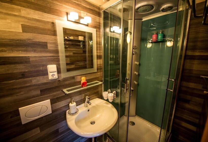 חדר סטנדרט עם מרפסת, Moroder Haus