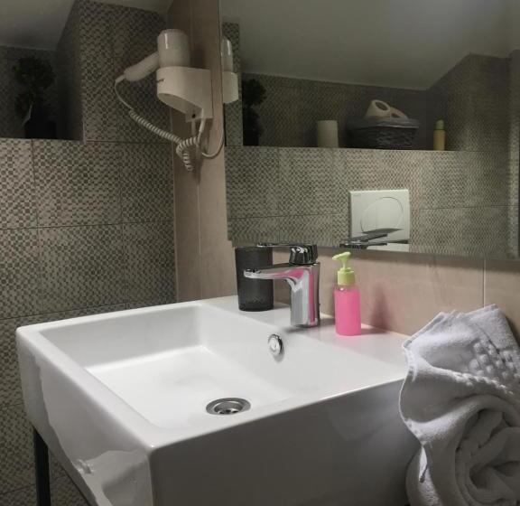 اتاق لوکس سه تخته, Sleep Inn Prishtina