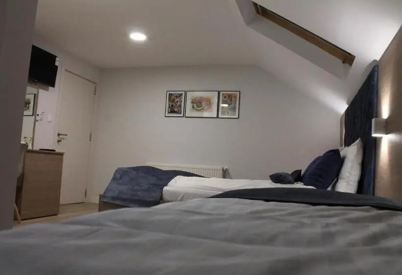 اتاق لوکس سه تخته, Sleep Inn Prishtina