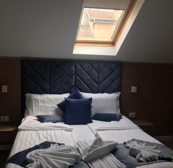 اتاق لوکس سه تخته, Sleep Inn Prishtina