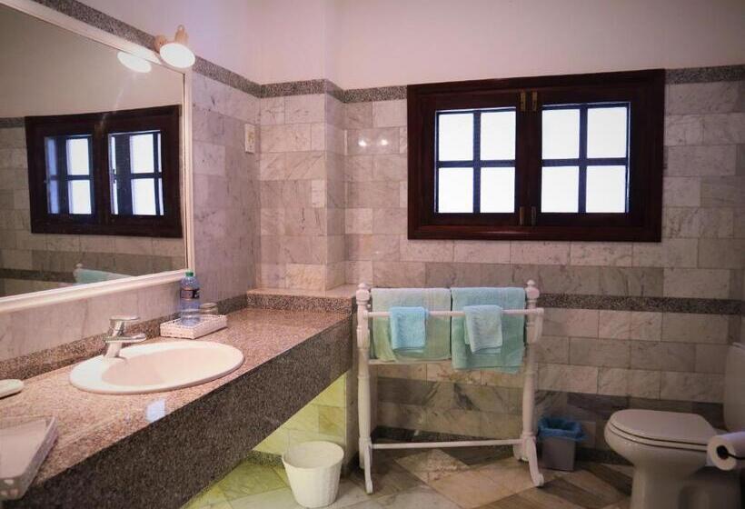 سوییت جونیور لوکس, Woburn Residence Club