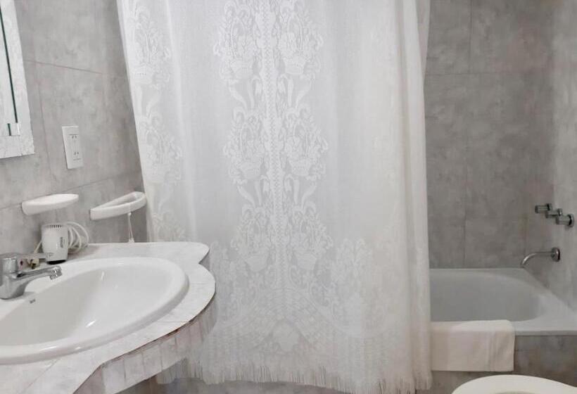 スタンダードトリプルルーム, Frasi S