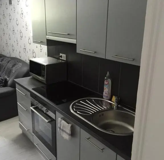 آپارتمان 2 خوابه, Varkerulet Apartman