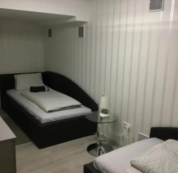 آپارتمان 2 خوابه, Varkerulet Apartman