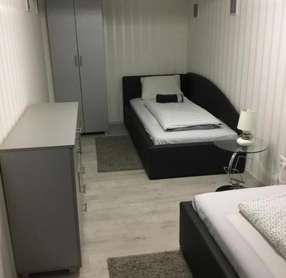 آپارتمان 2 خوابه, Varkerulet Apartman