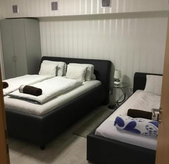 آپارتمان 2 خوابه, Varkerulet Apartman