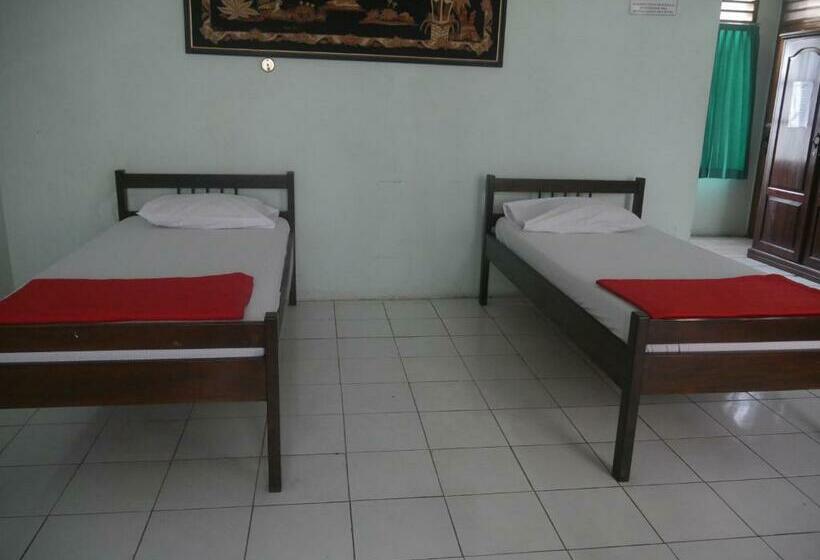 Номер Deluxe, Garuda Syariah Near Alun Alun Banjarnegara