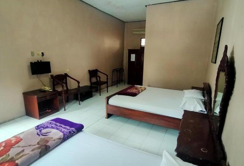 Семейный Номер, Garuda Syariah Near Alun Alun Banjarnegara