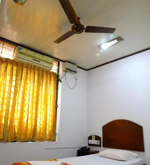 スタンダードシングルルーム, Ramanilayam Tourist Home