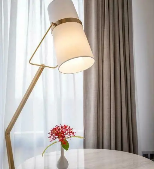Deluxe Room, The Crescent