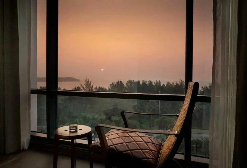 Deluxe Room Sea View, The Crescent
