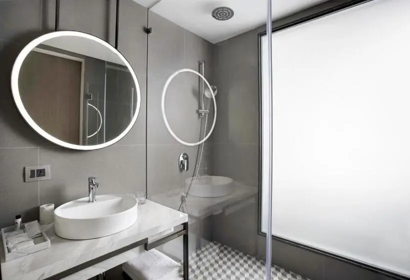 Deluxe Room, The Crescent