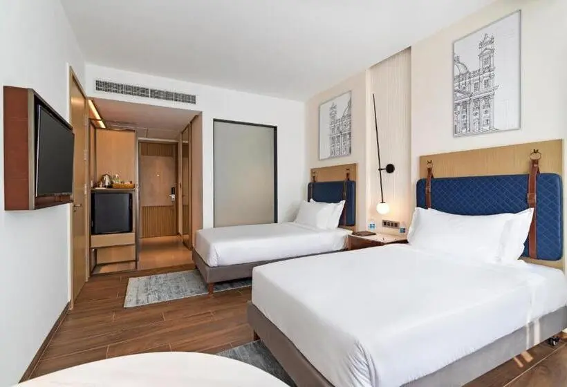 Deluxe Room, The Crescent