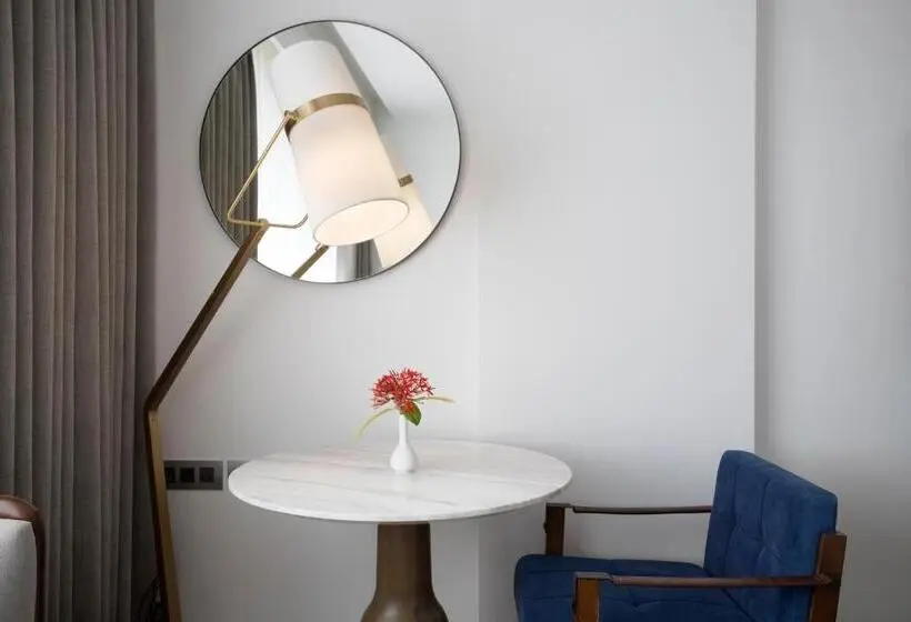 Deluxe Room, The Crescent