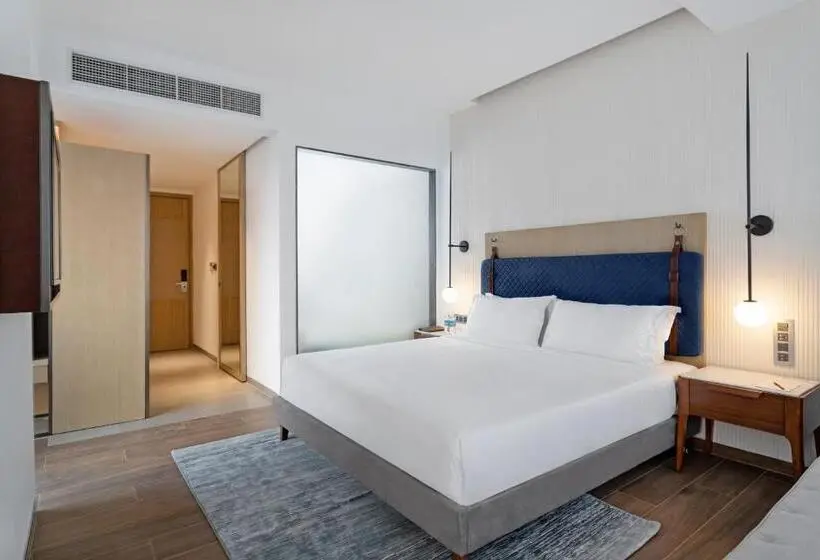 Deluxe Room, The Crescent
