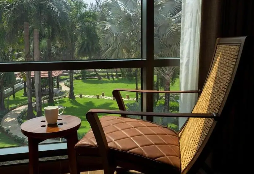 Standard Room Garden View, The Crescent