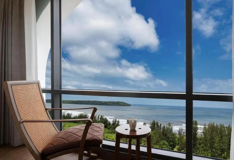 Deluxe Room Sea View, The Crescent