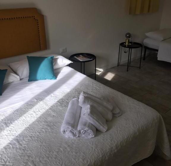 اتاق لوکس سه تخته, Terrace Boutique Inn