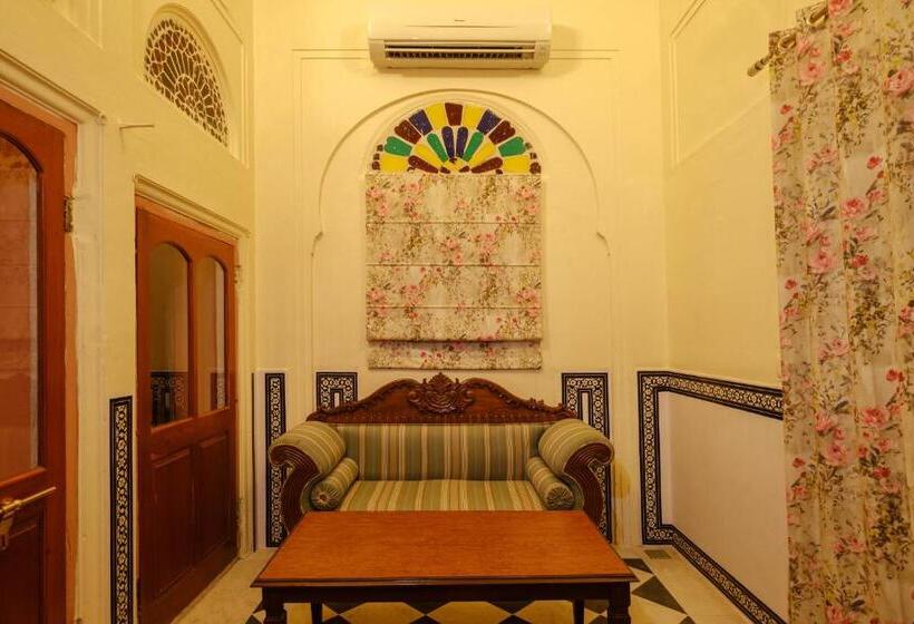Номер Deluxe, Rajmahal Palace By Kanota Hotels Near Bisalpur Dam