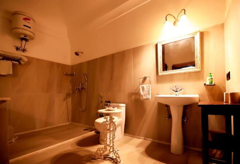 סוויטה מלכותית, Rajmahal Palace By Kanota Hotels Near Bisalpur Dam