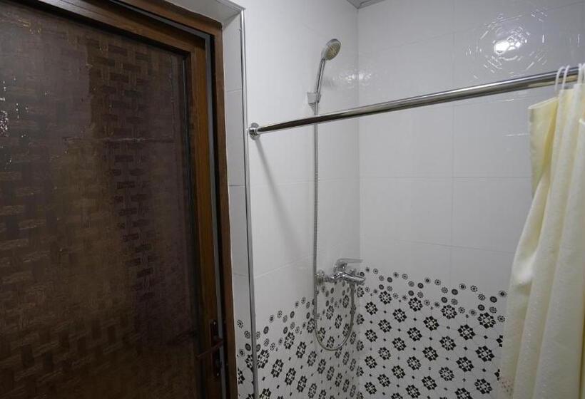 Comfort Kolmen Hengen Huone, Samarkand сity Guest House