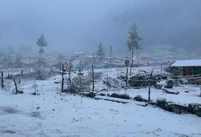 اتاق اکونومی, Breathe Inn