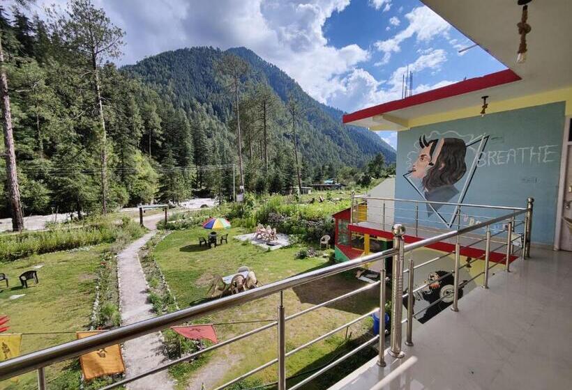 اتاق خانوادگی, Breathe Inn