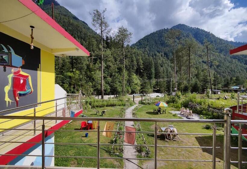 اتاق اکونومی, Breathe Inn