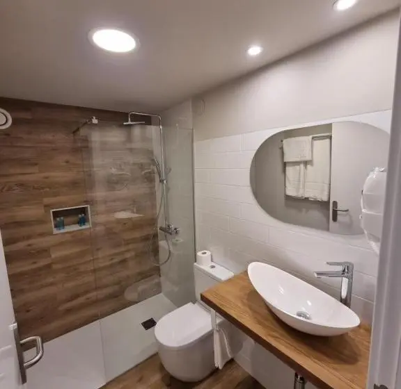 اتاق لوکس, Hostal La Rúa