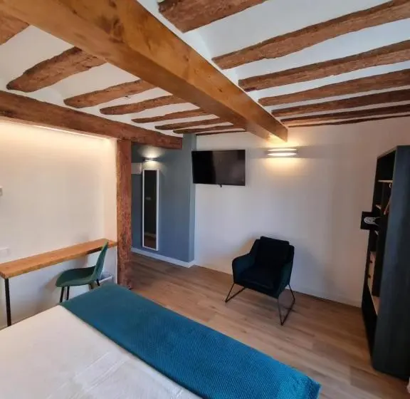 اتاق لوکس, Hostal La Rúa