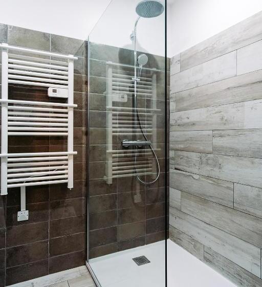 Standart Oda, La Maison Fratelli