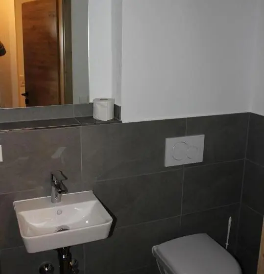 Quarto Familiar Deluxe, Mesnerwirt