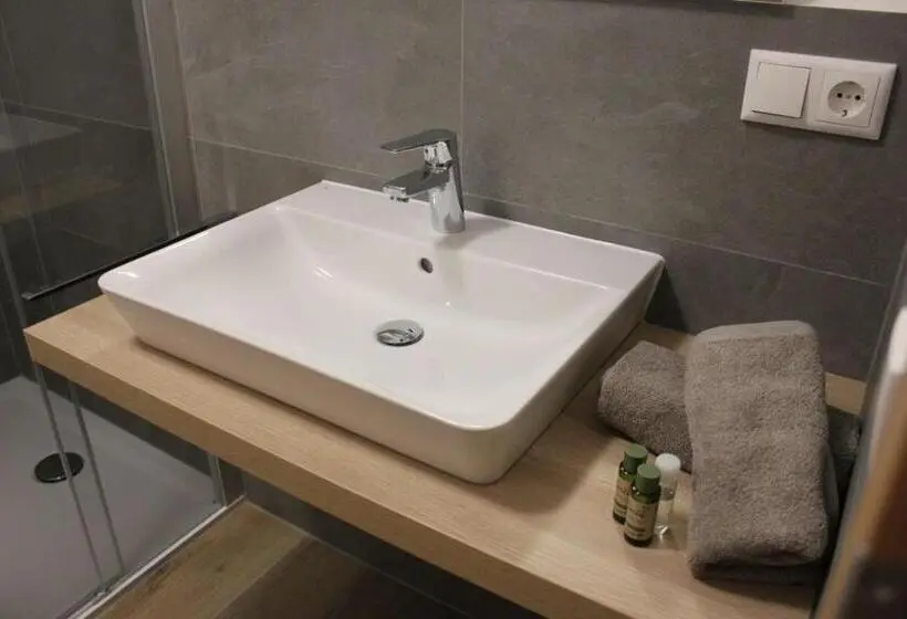 Quarto Familiar Deluxe, Mesnerwirt