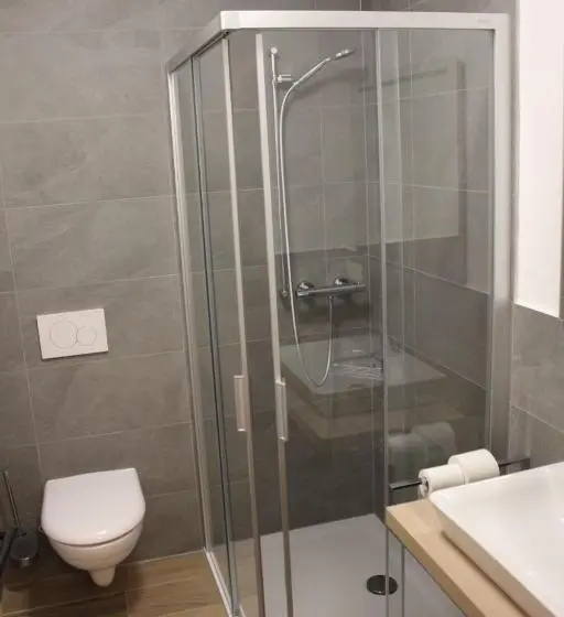 Quarto Familiar Deluxe, Mesnerwirt