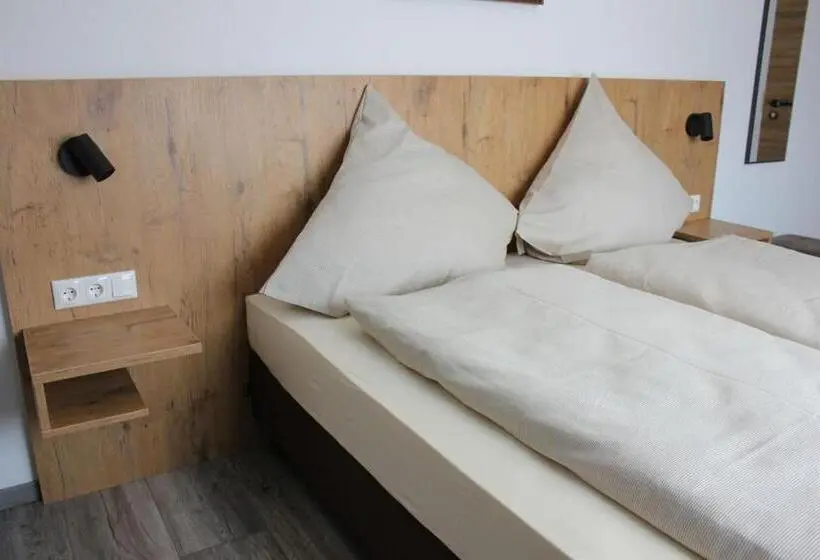 Quarto Familiar, Mesnerwirt