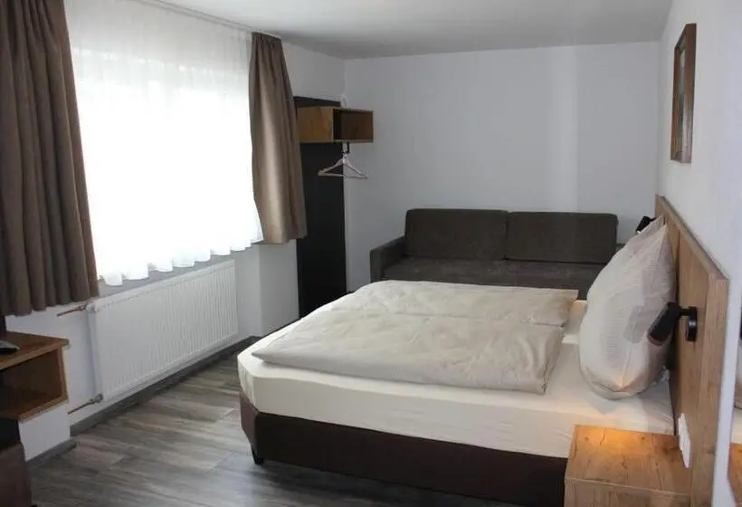 Quarto Familiar, Mesnerwirt